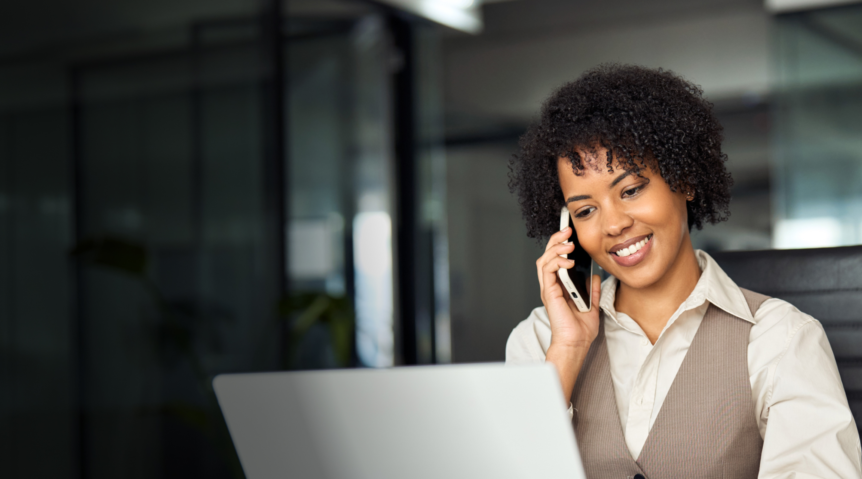 female-lawyer-explaining-case-strategy-to-client