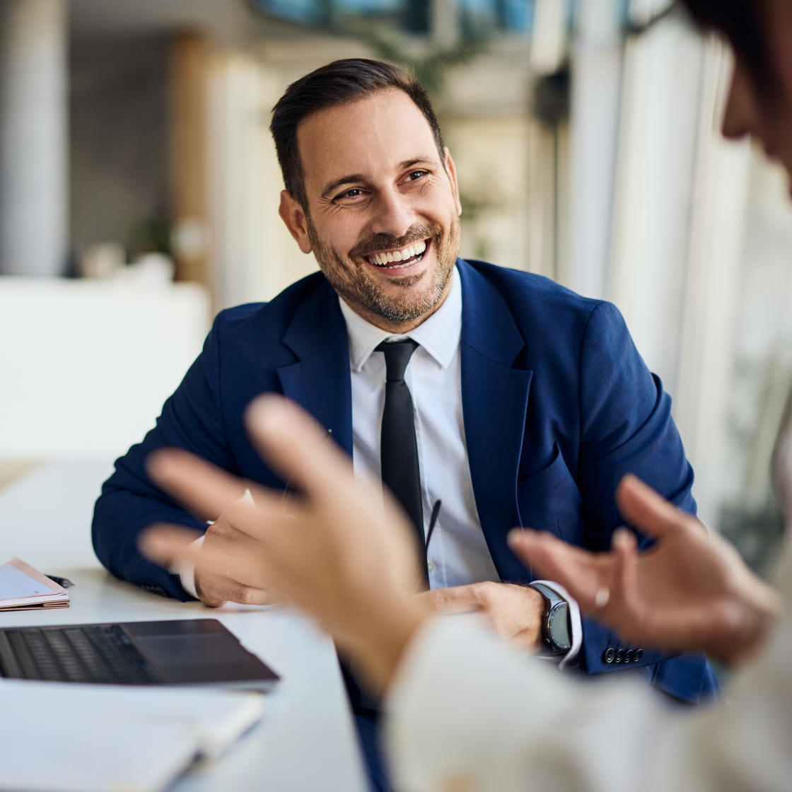 unior-attorney-hosting-consultation-in-office