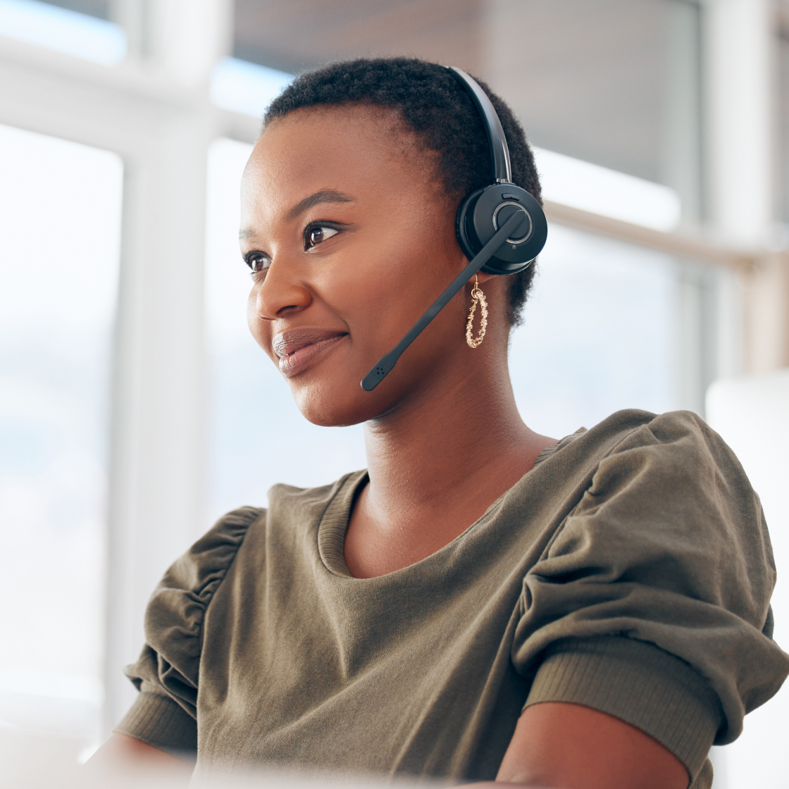 junior-female-advocate-taking-client-call